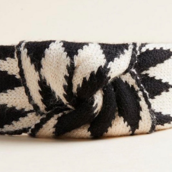 ๐ Sweater Knot Headband NWT Torrid New - Picture 3 of 3